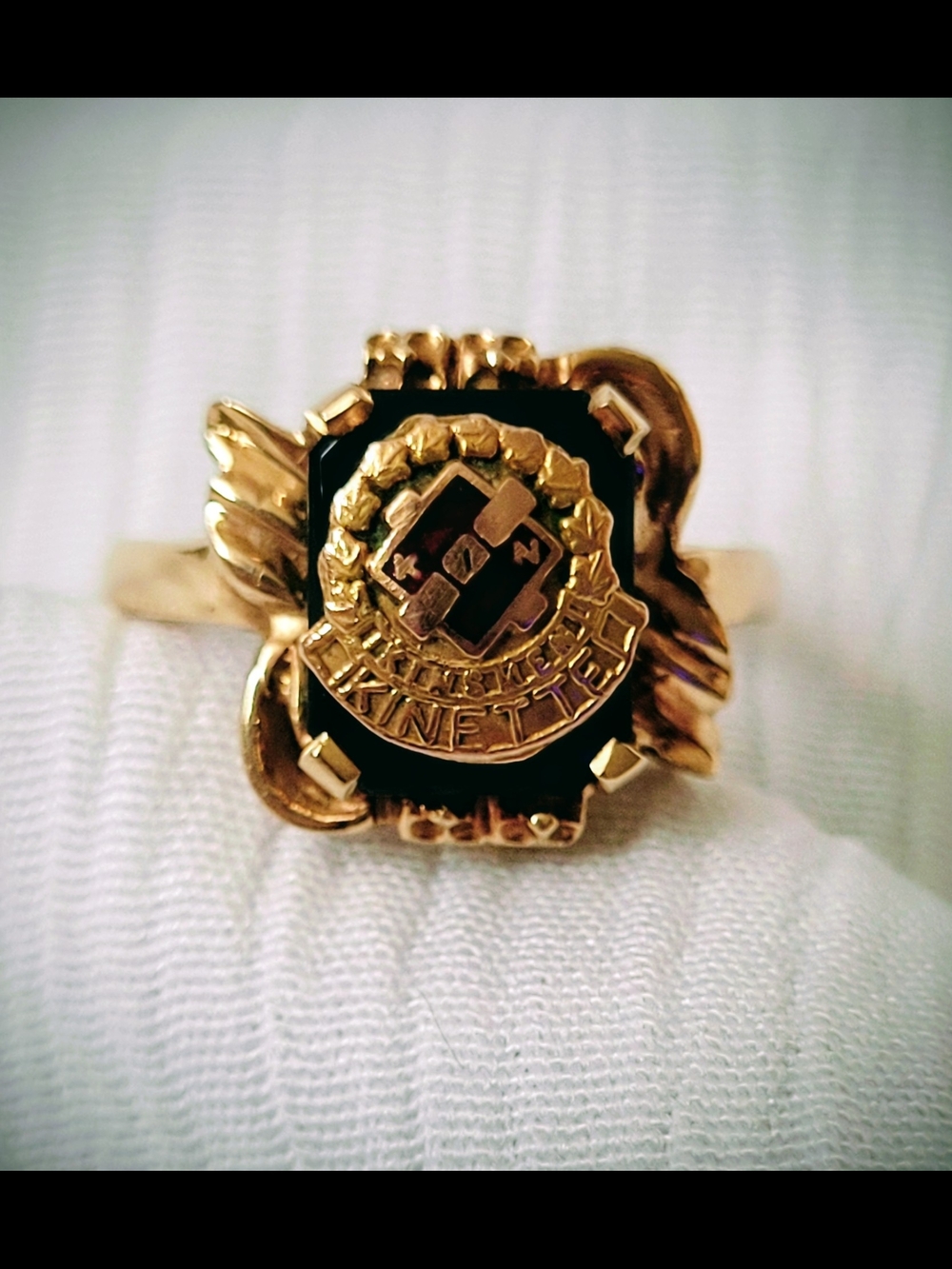 Vintage 10k Yellow Gold Kinnet Club Signet Ring Onyx Mid- Century Sz 5.5 , 3.8g